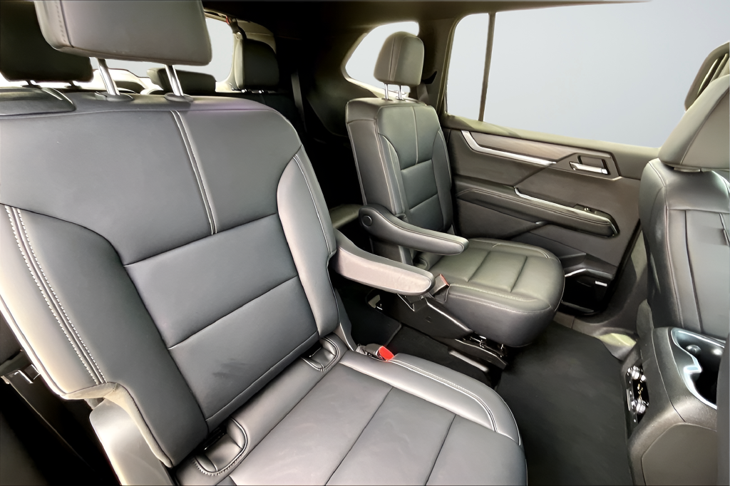 Used 2026 Silver GMC Elevation image 19
