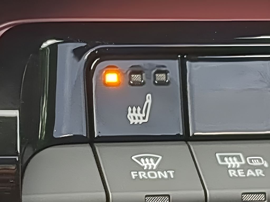 2025 Toyota Prius XSE - Photo 23