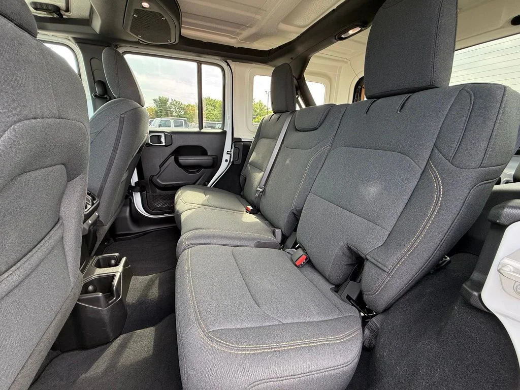 Used 2025 Red Jeep Sahara image 25