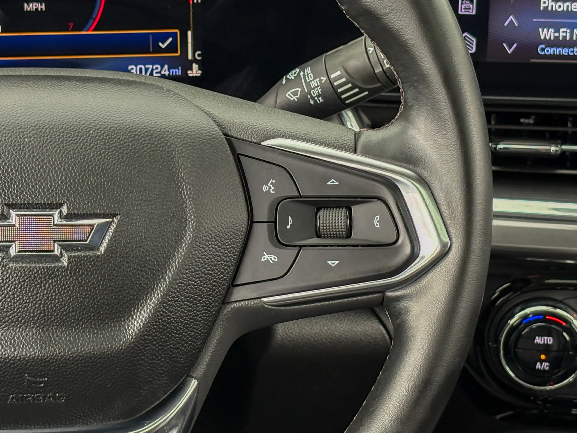 Used 2024 Green Chevrolet ACTIV image 21