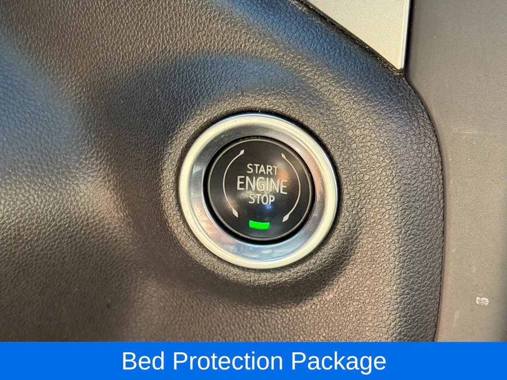 Used 2020 SUMMIT WHITE Chevrolet RST image 13