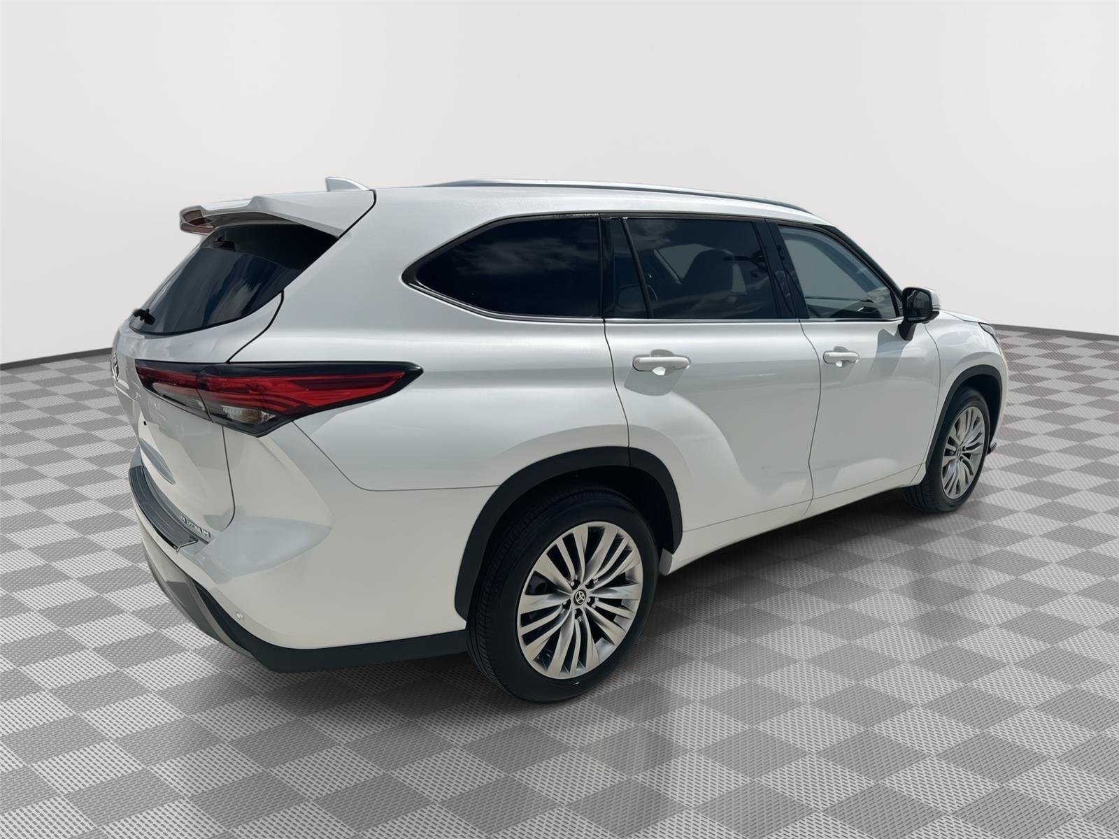 Used 2023 Wind Chill Pearl Toyota Platinum image 8