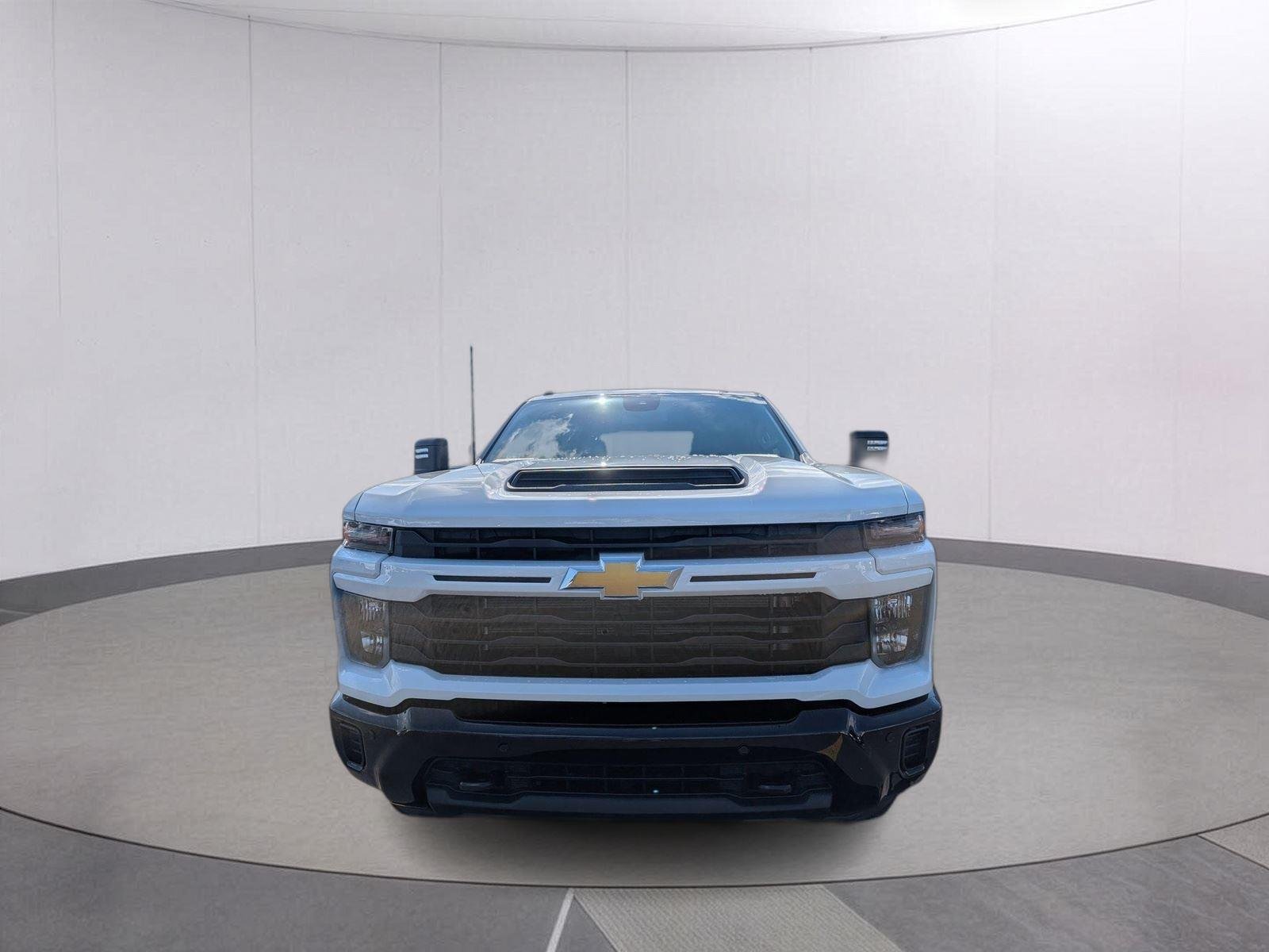 New 2026 Summit White Chevrolet Custom image 8