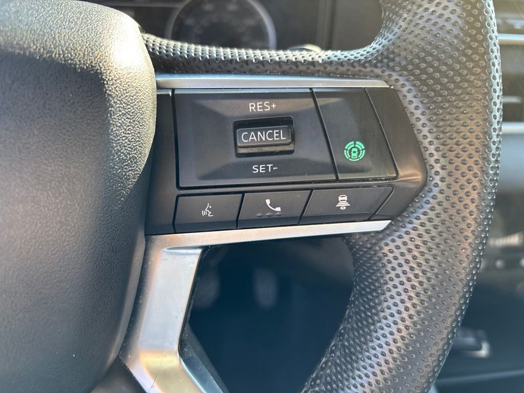 Used 2023 White Diamond Mitsubishi SE image 22