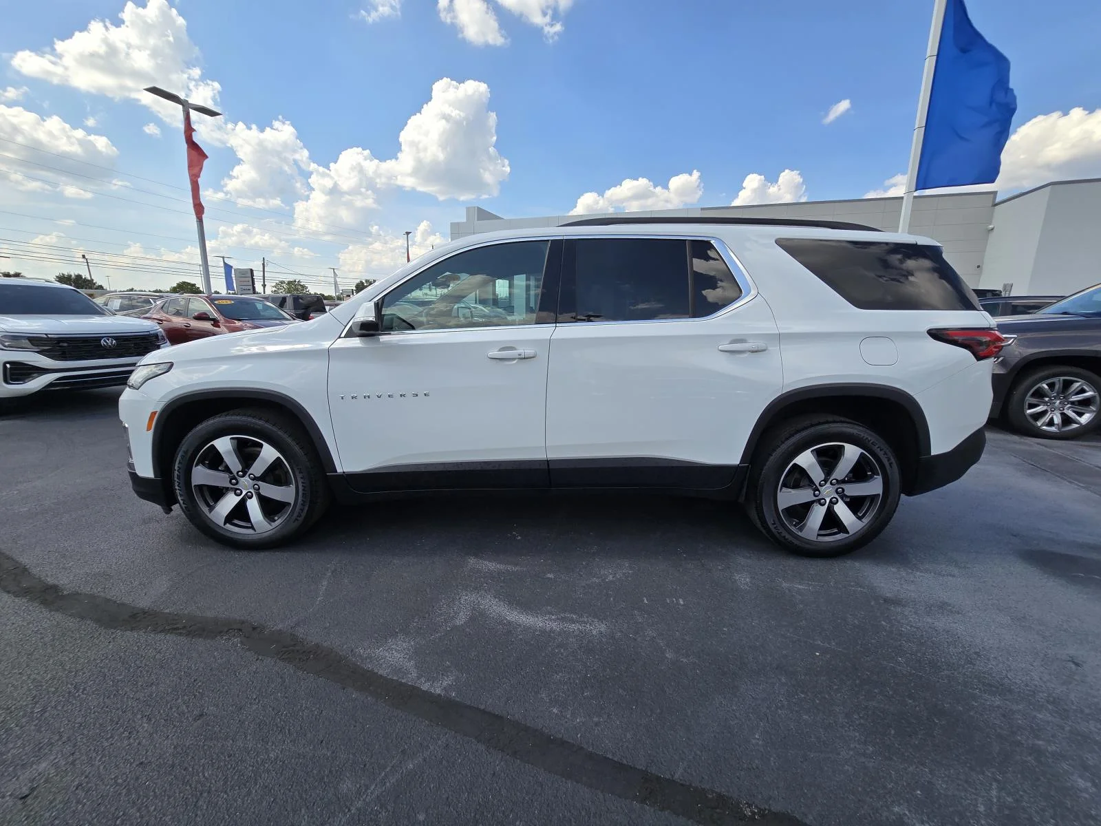 Used 2023 SUMMIT WHITE Chevrolet LT Leather image 4