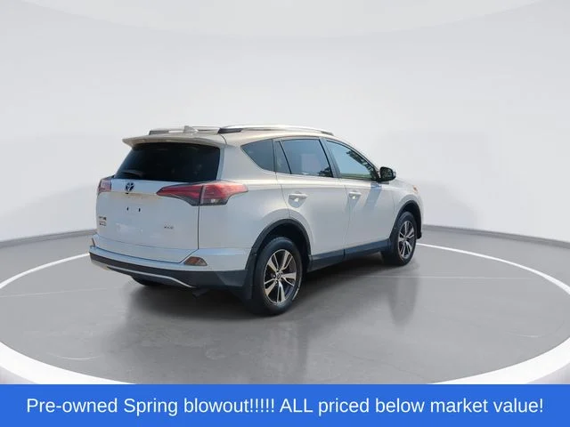 Used 2016 White Toyota XLE image 8