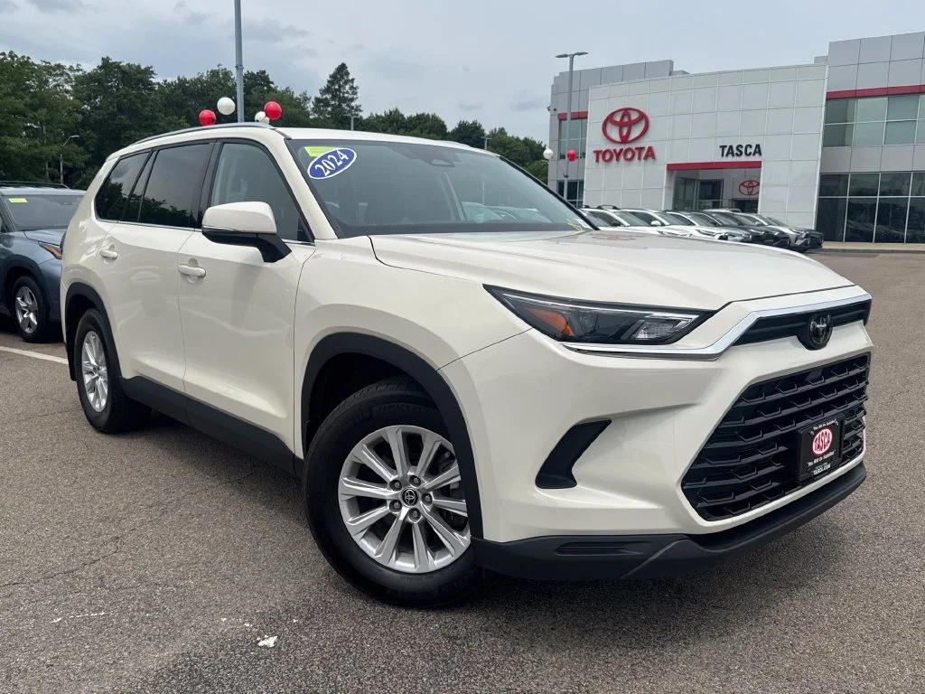 Used 2024 White Toyota XLE image 1