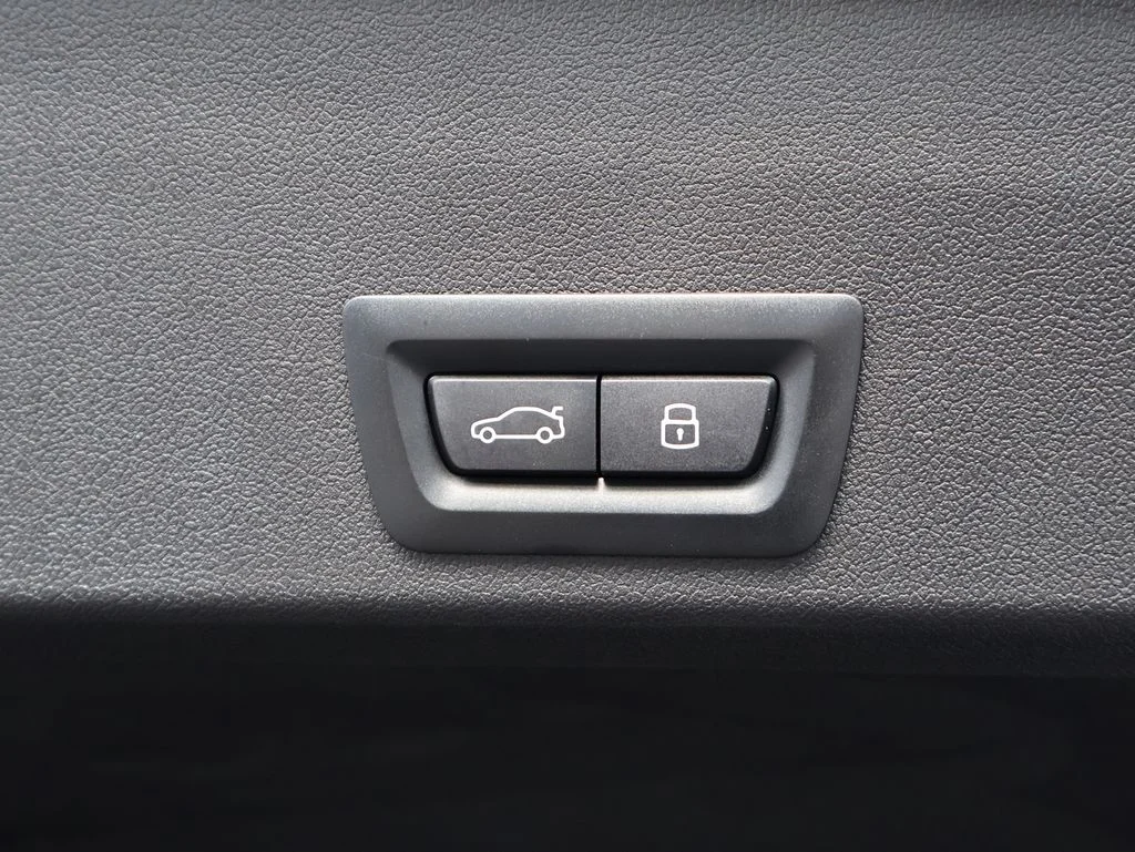 New 2026 Black Sapphire Metallic BMW Label image 19