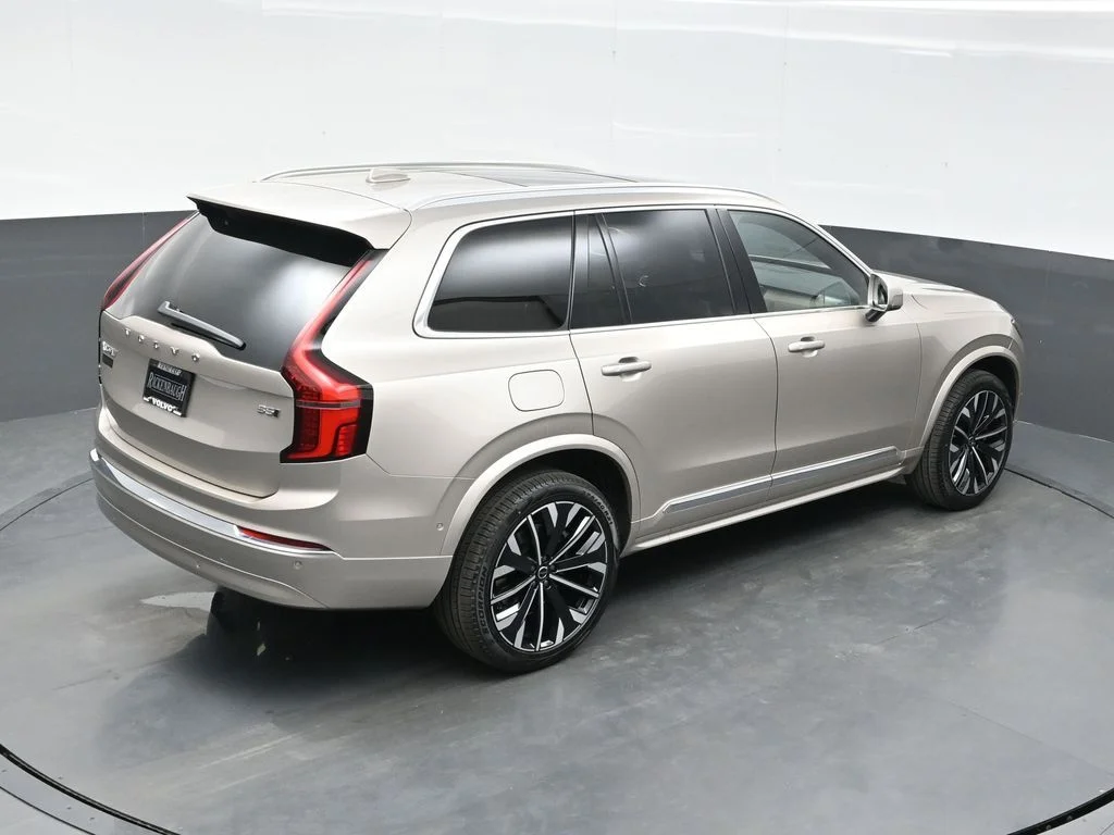 Used 2026 Bright Dusk Volvo Plus image 36