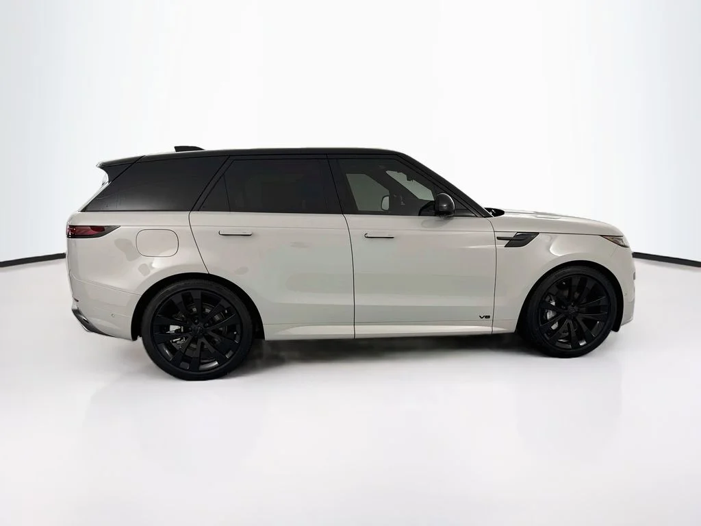 New 2026 Borasco Grey Land Rover Dynamic SE image 4