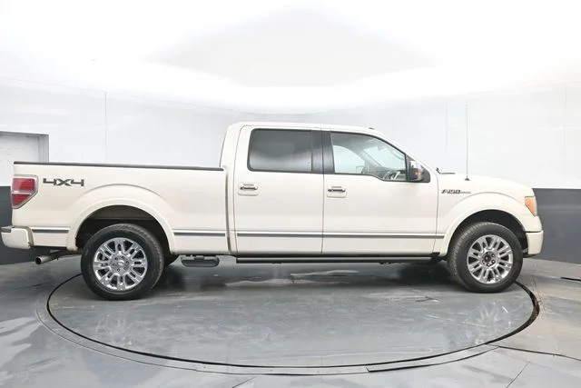 Used 2009 Oxford White Clearcoat Ford Platinum image 11