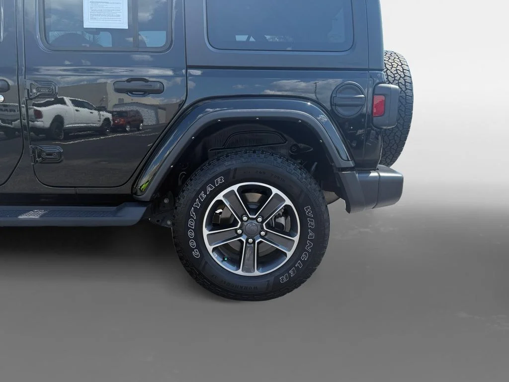 Used 2023 Black Jeep Sahara image 9
