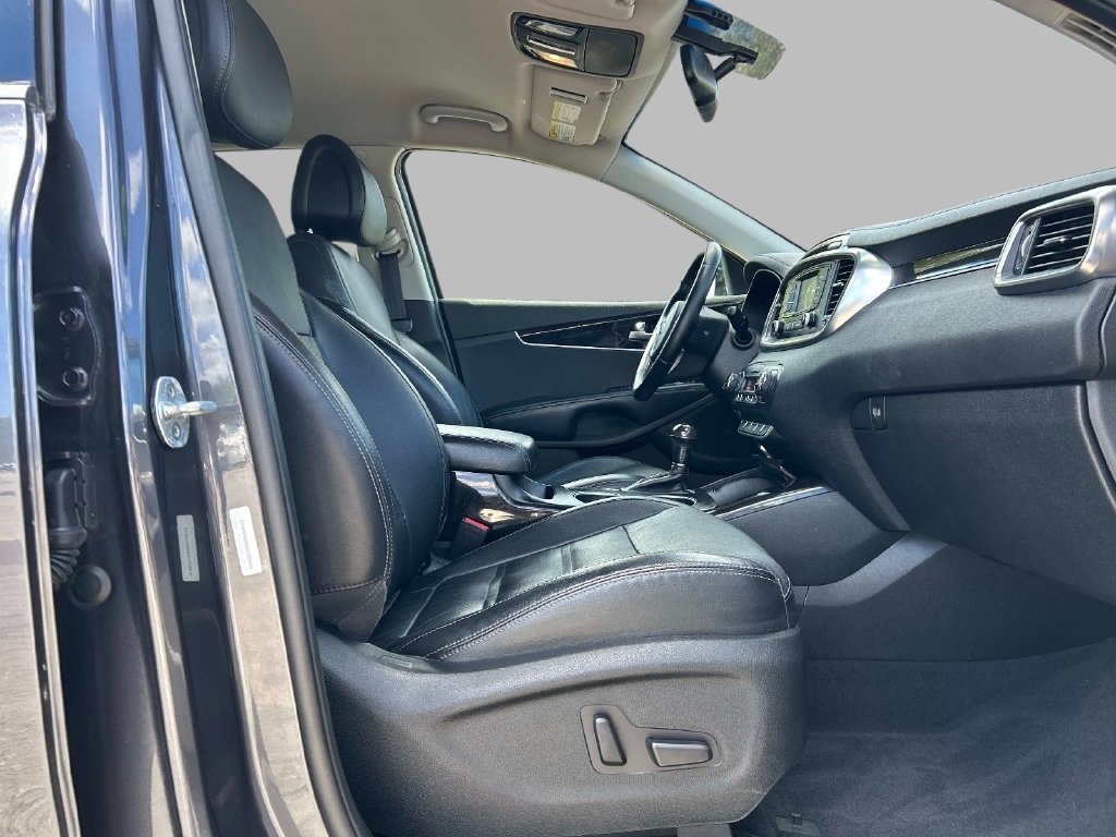 Used 2016 Gray Kia EX image 19