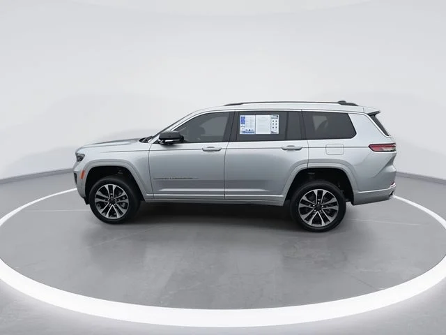 Used 2024 Silver Jeep Overland image 5
