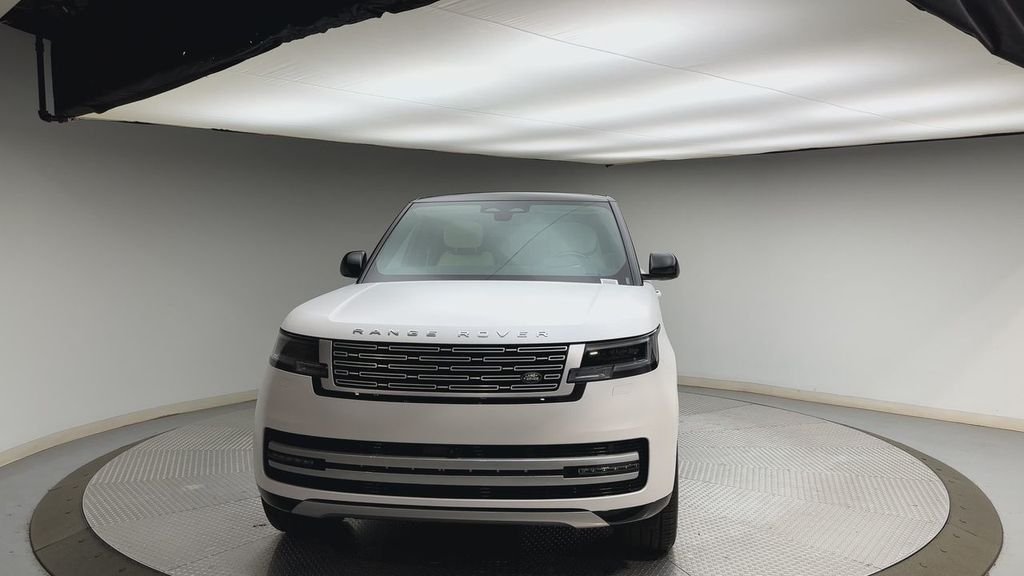 New 2026 Icy White Satin LAND ROVER Autobiography image 7