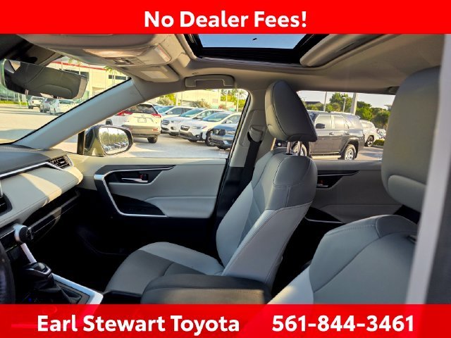 Certified Used 2024  Toyota XLE Premium image 4