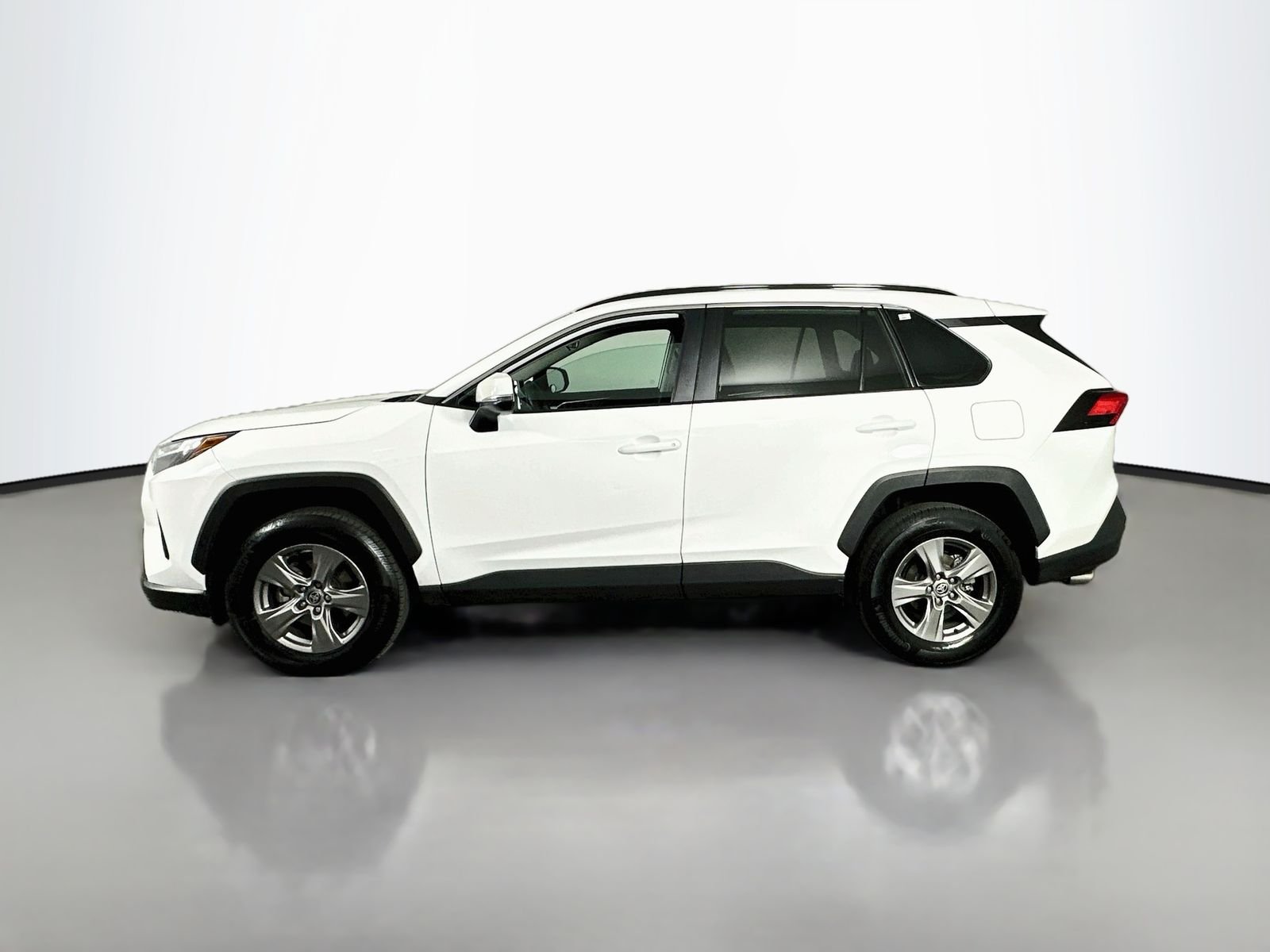 Used 2024 Ice Toyota XLE image 4