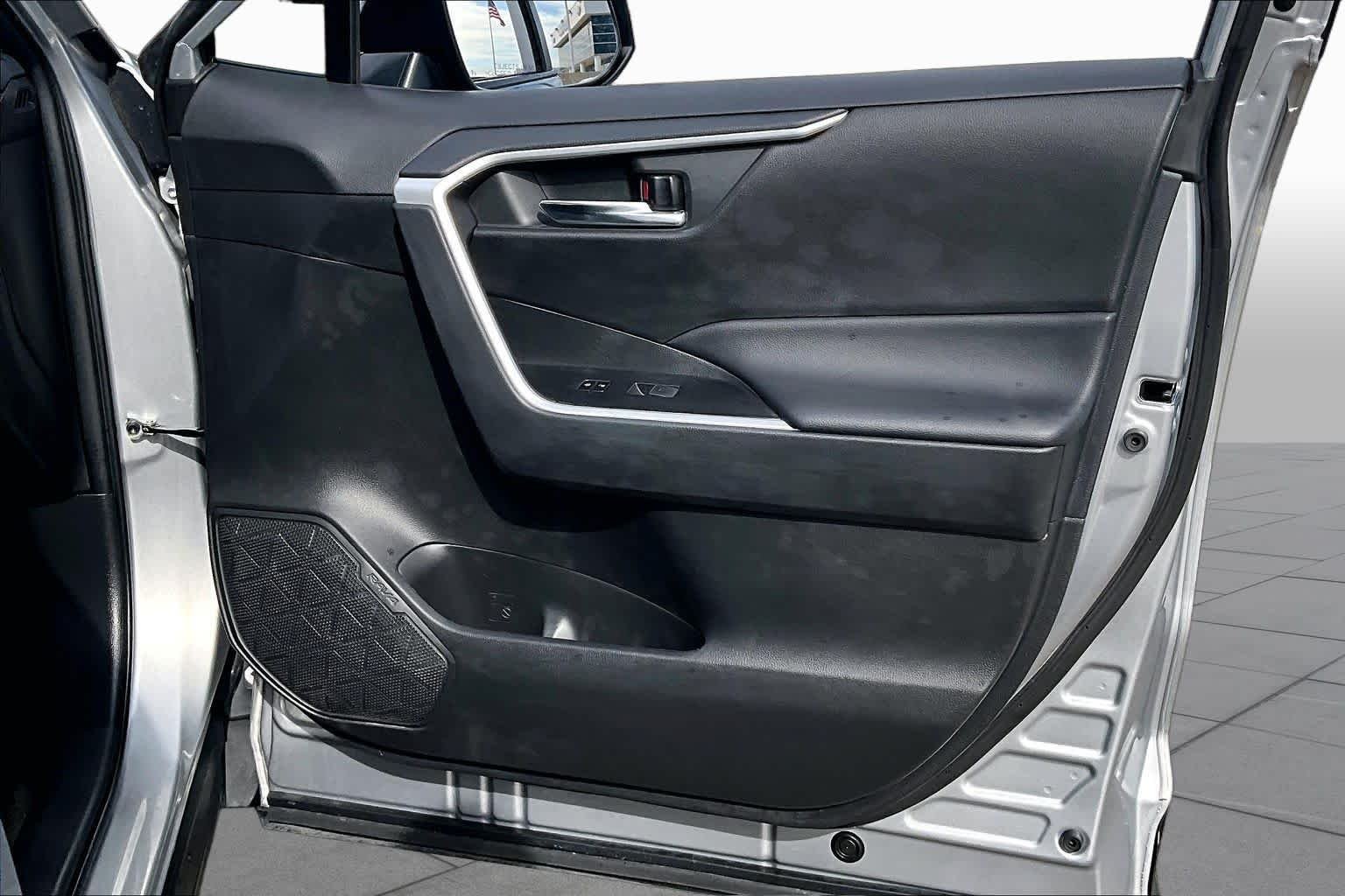 Used 2024 Silver Sky Metallic Toyota XLE image 22