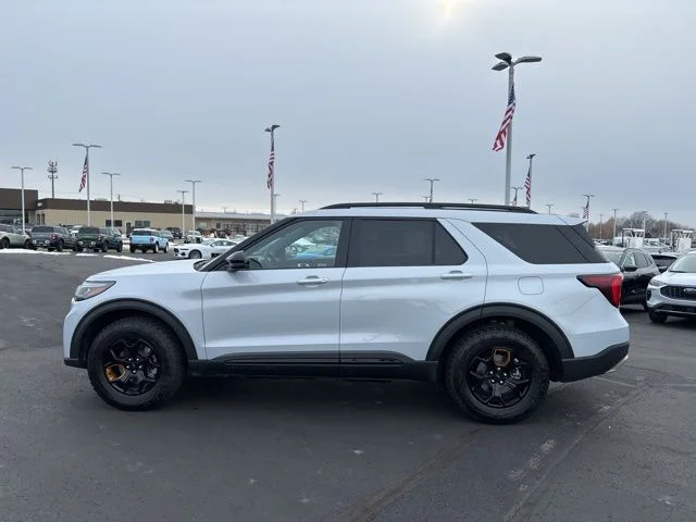 New 2026 Space White Metallic Ford Tremor® image 9