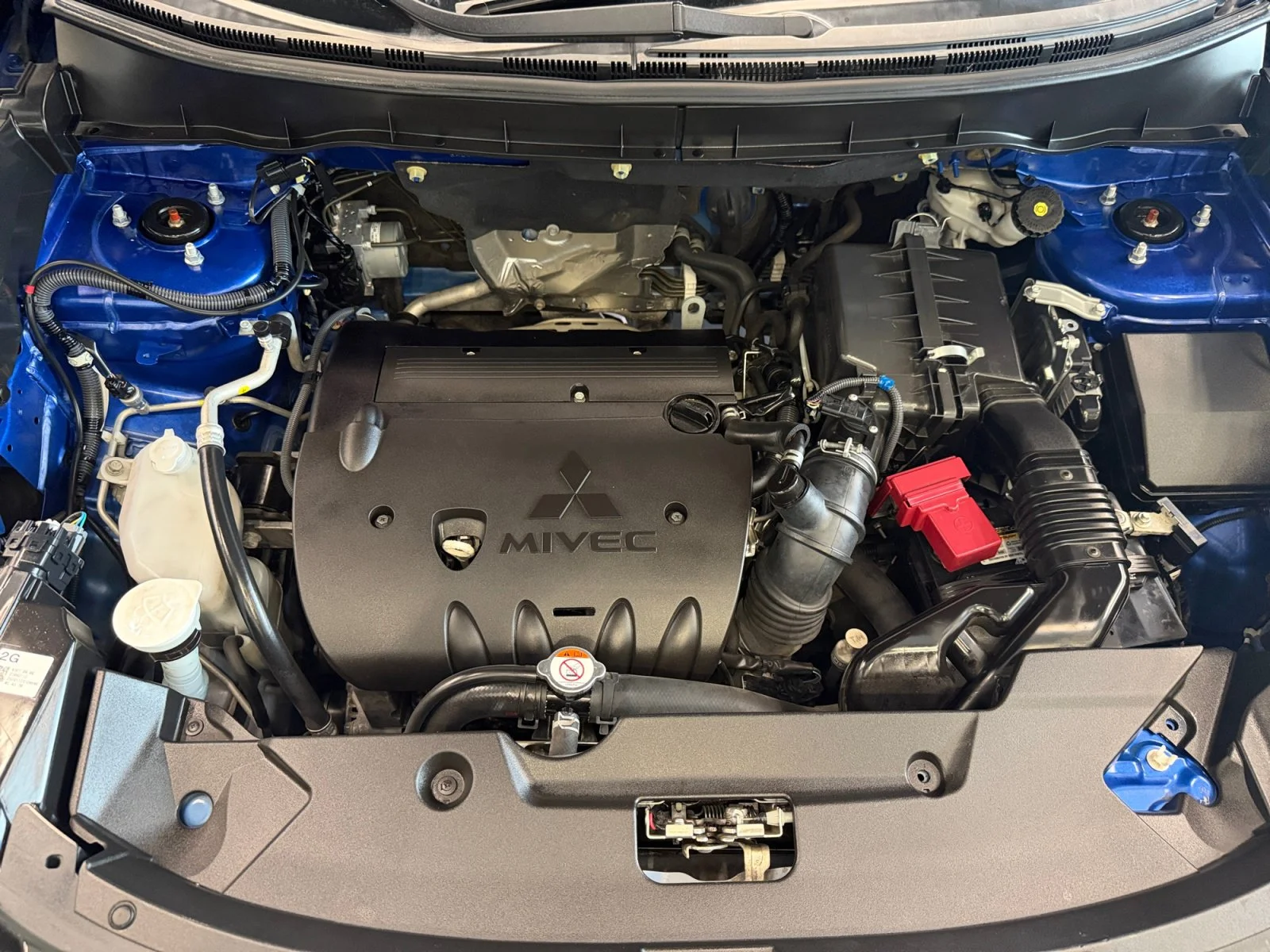 Used 2021 Octane Blue Metallic Mitsubishi LE image 29