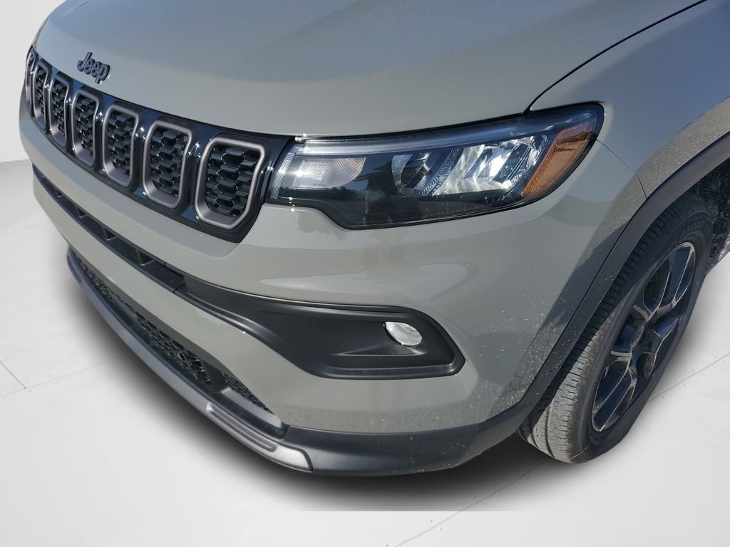 New 2026 Sting-Gray Clearcoat Jeep Latitude image 9