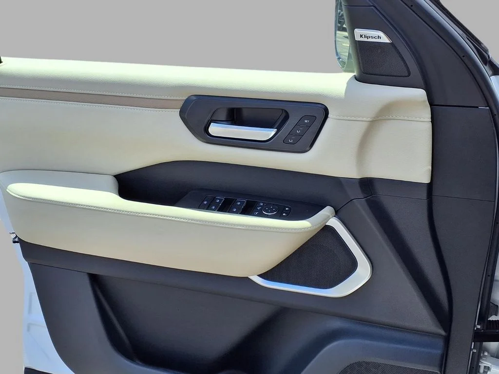 New 2026 Aspen White TriCoat Nissan Platinum image 17