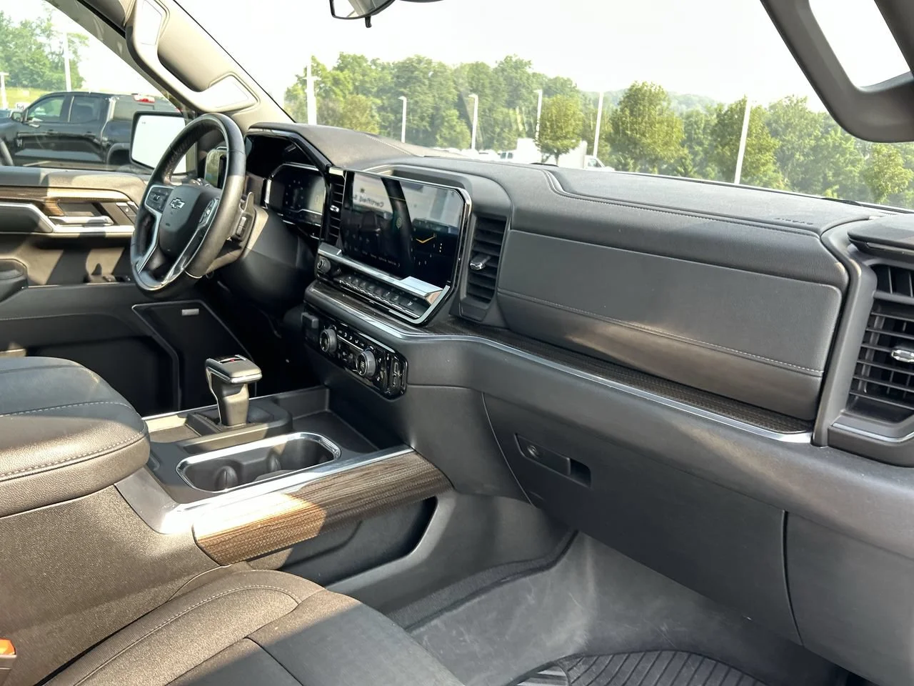 Used 2024 Summit White Chevrolet RST image 17