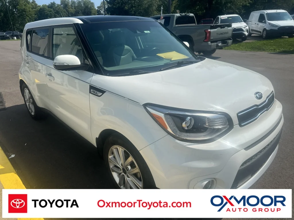 Used 2018 Clear White Kia + image 1