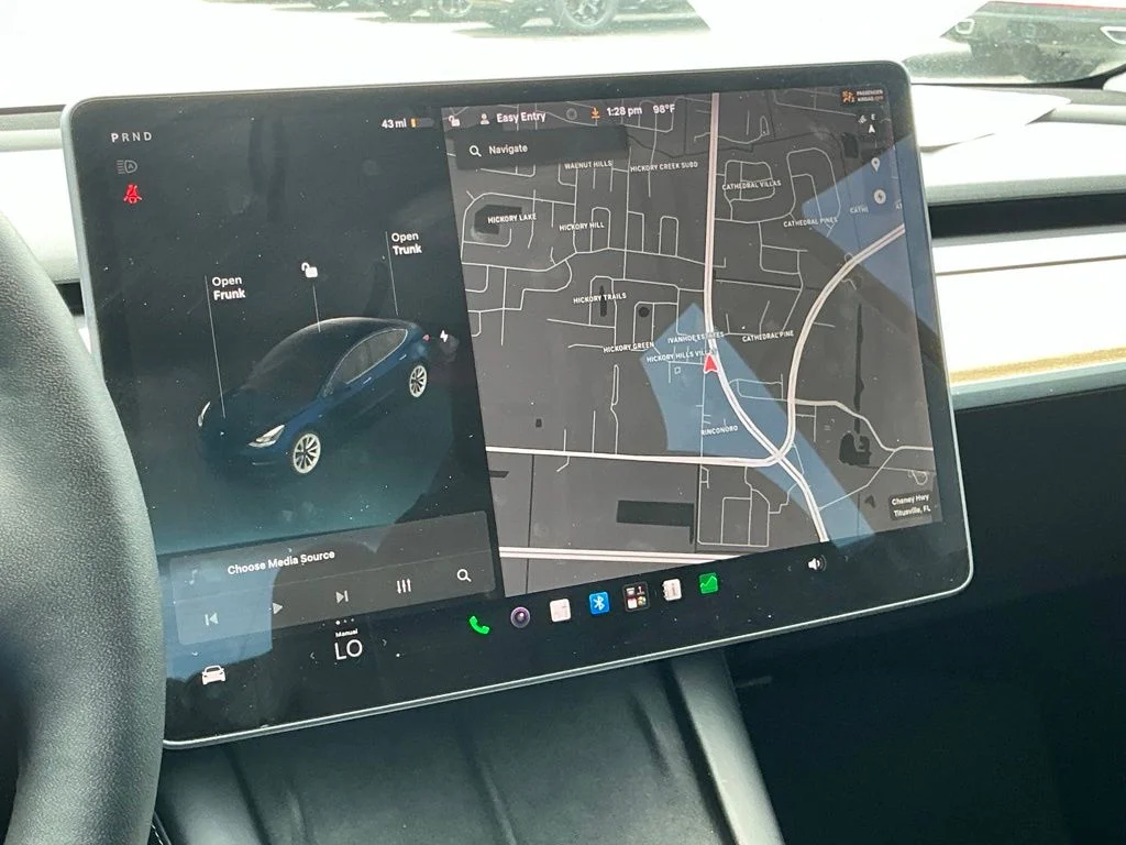 Used 2021  Tesla Standard Range Plus image 37
