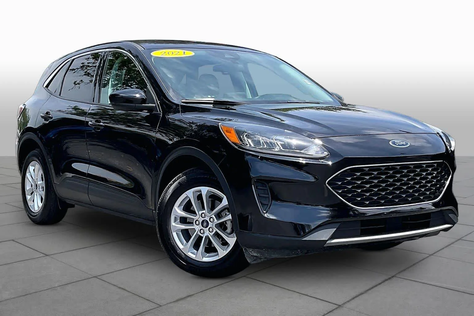 Used 2021 Agate Black Metallic Ford SE image 4
