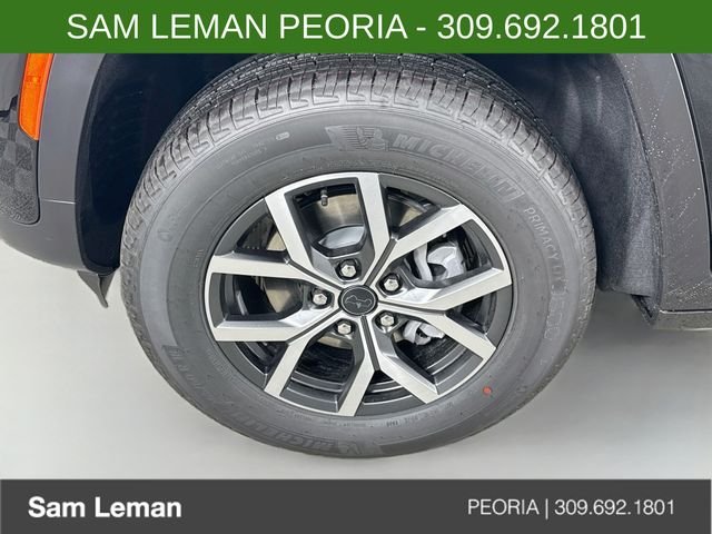 New 2027 High-Gloss Black Paint Jeep Laredo image 28