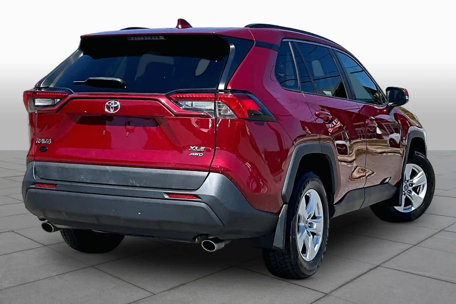 Used 2020 Ruby Flare Pearl Toyota XLE image 13