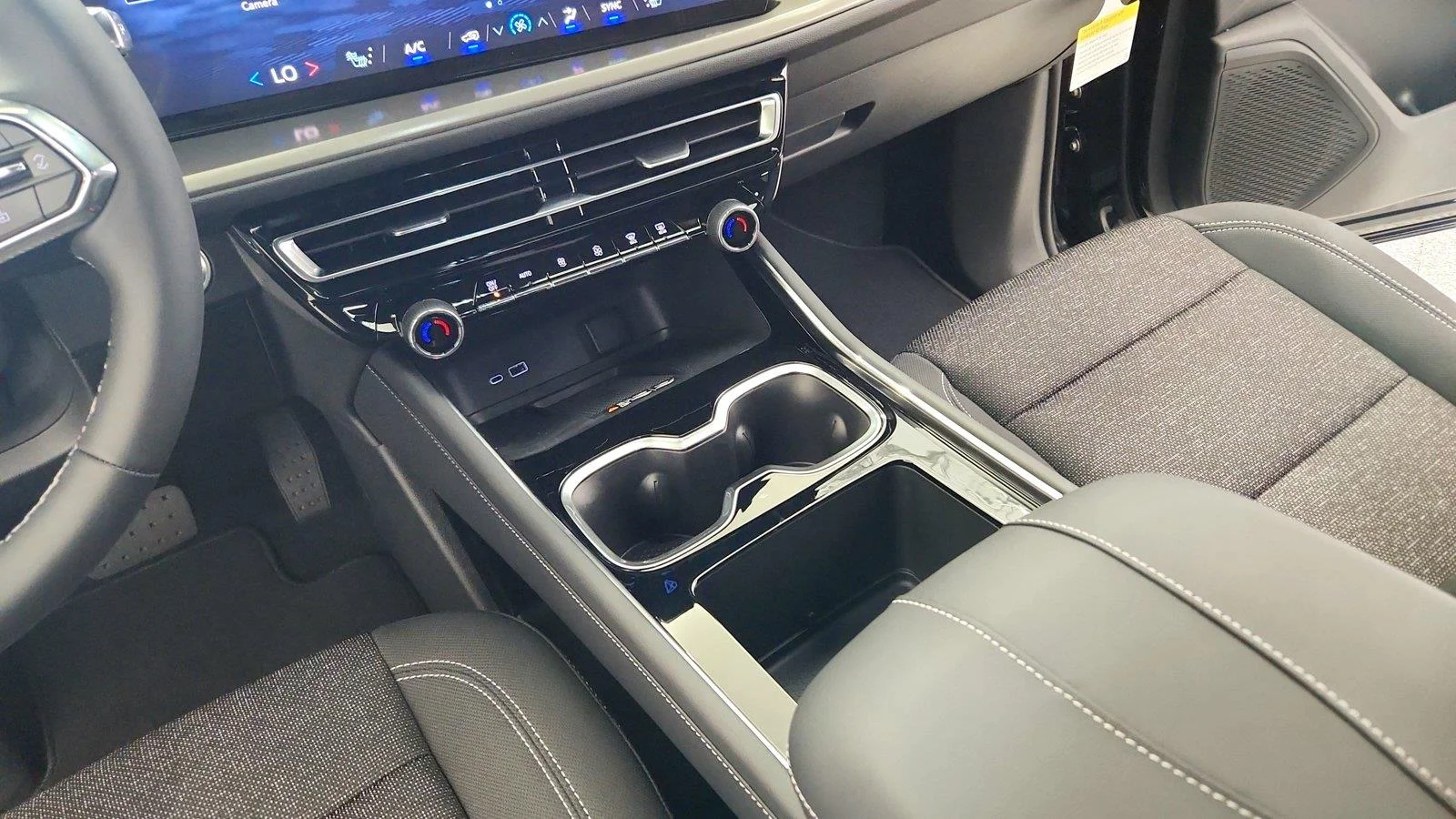 2026 Chevrolet Traverse LT - Photo 25