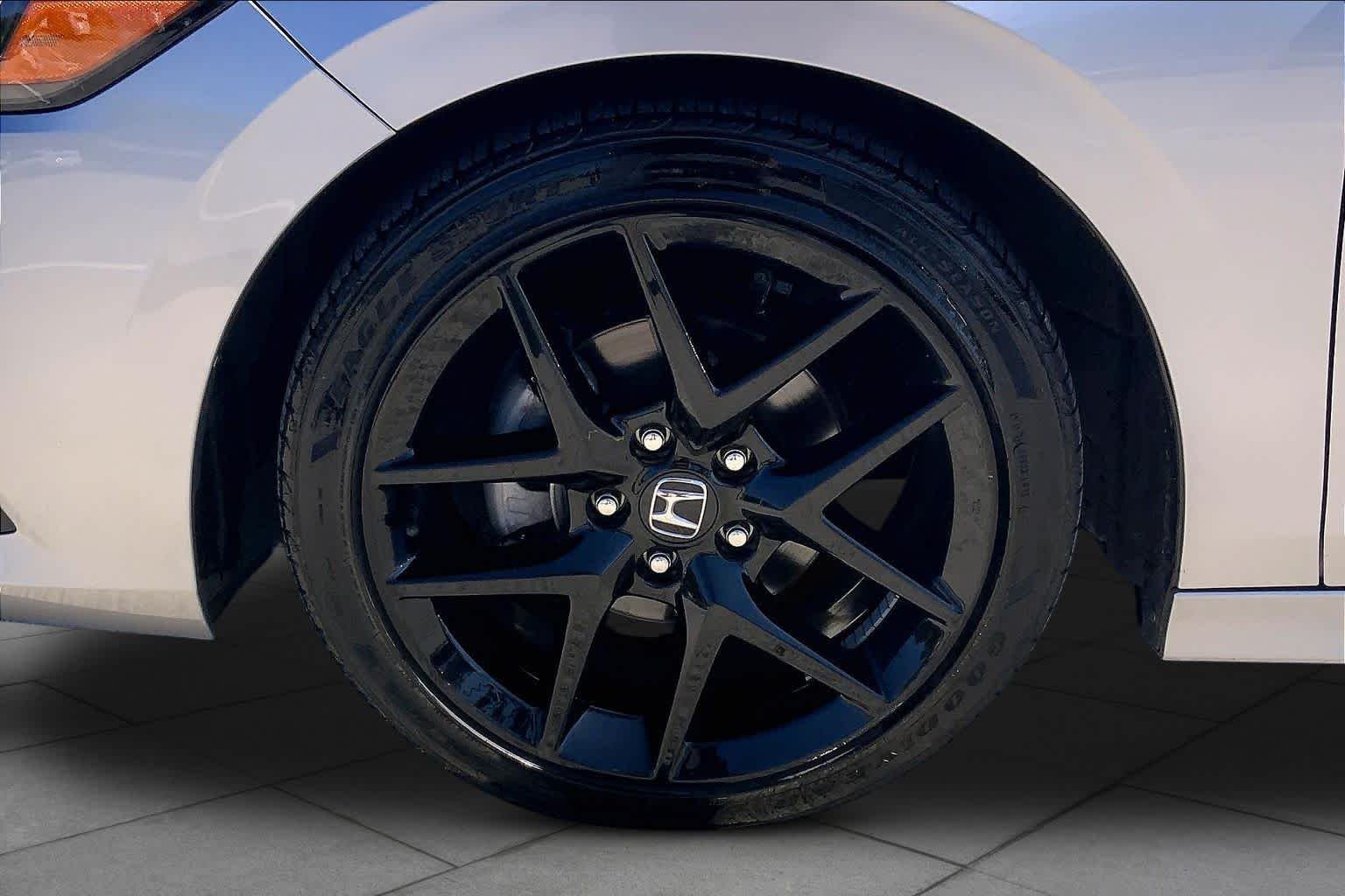 Used 2024 Lunar Silver Metallic Honda Sport image 11