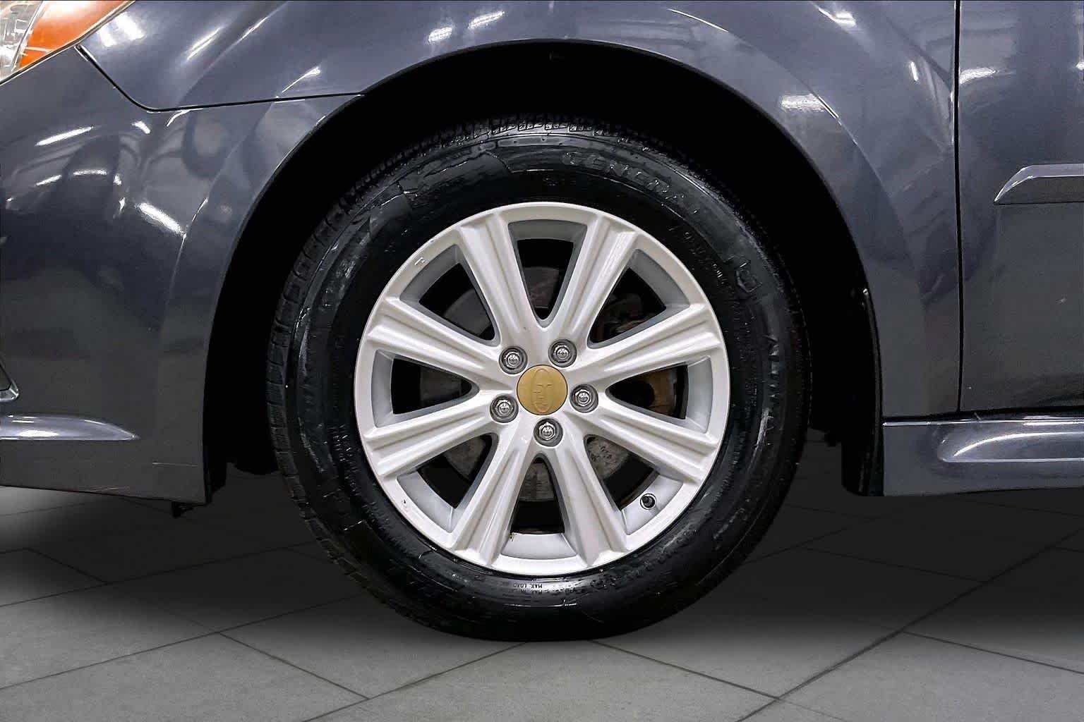 Used 2011 Graphite Gray Metallic Subaru 2.5i Prem AWP image 10