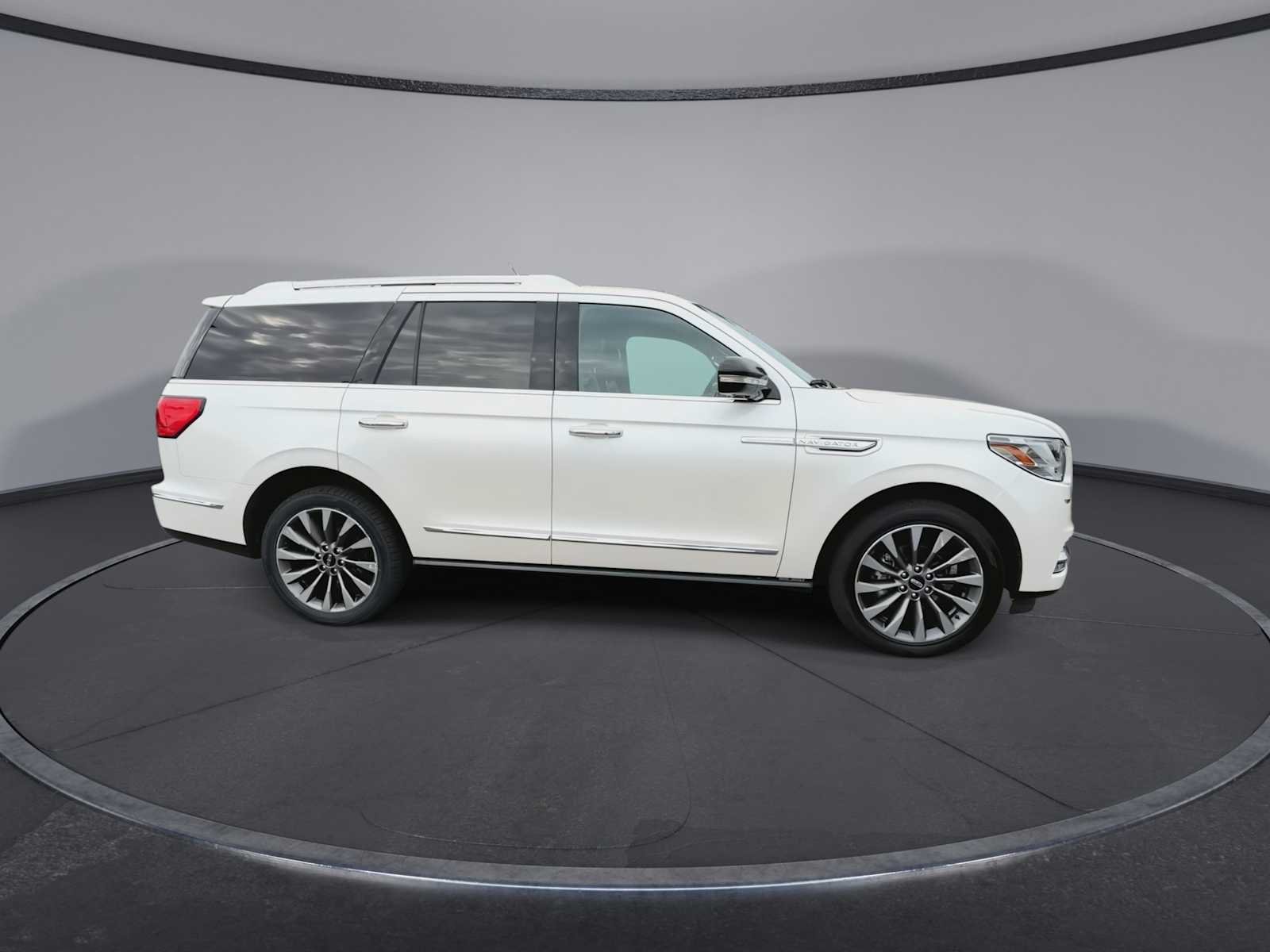 Used 2019 White Platinum Metallic Tri-Coat Lincoln Select image 9