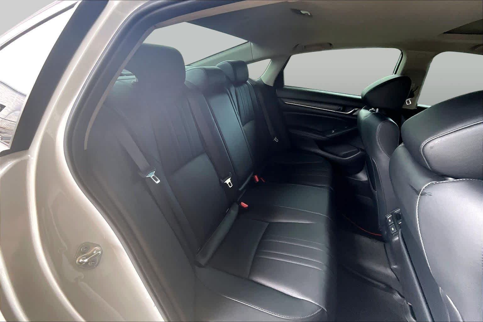 Used 2021 Platinum White Pearl Honda Touring image 20