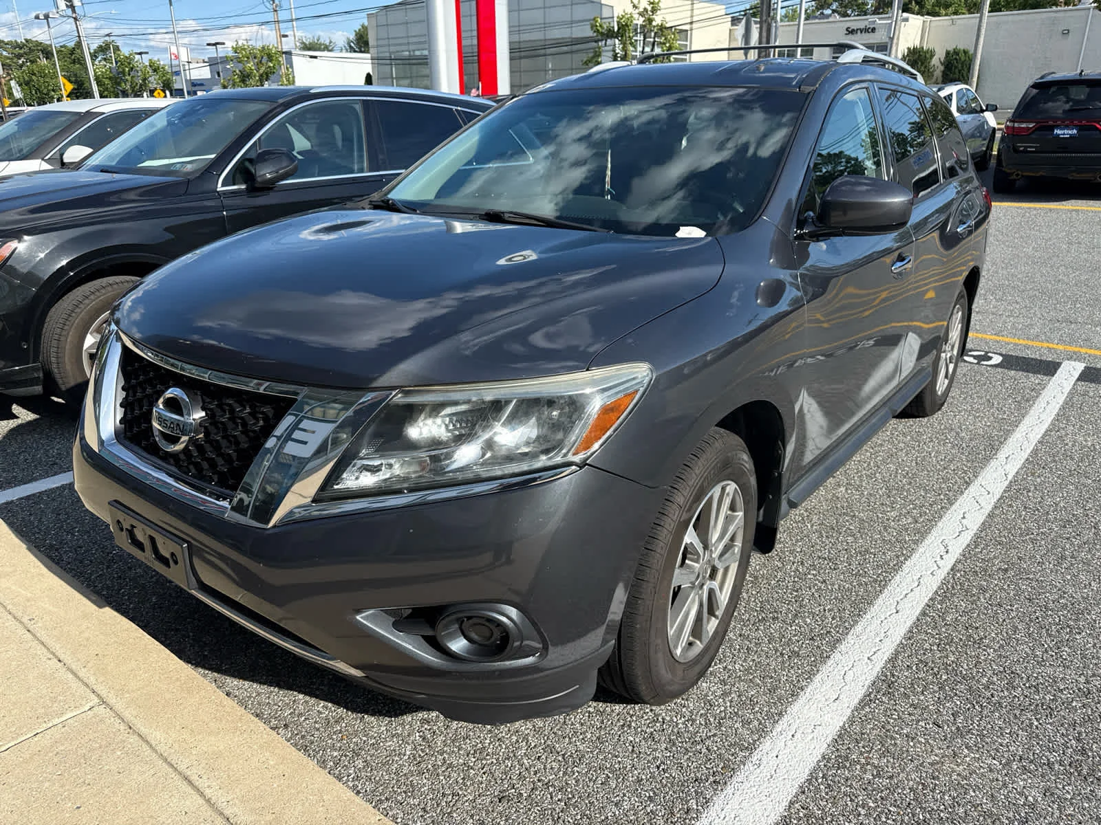 2014 Nissan Pathfinder SV 4WD's photo
