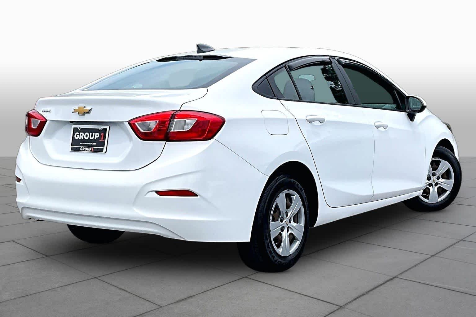 Used 2018 Summit White Chevrolet LS image 13