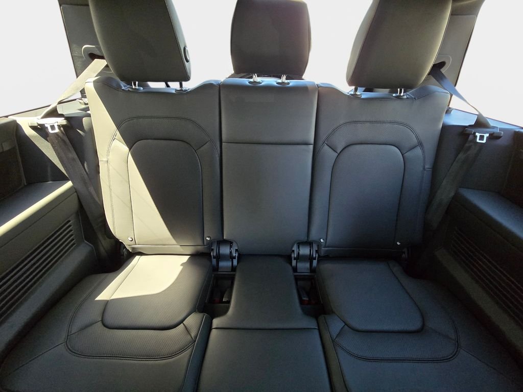 New 2026 Fuji White LAND ROVER X-Dynamic SE image 15
