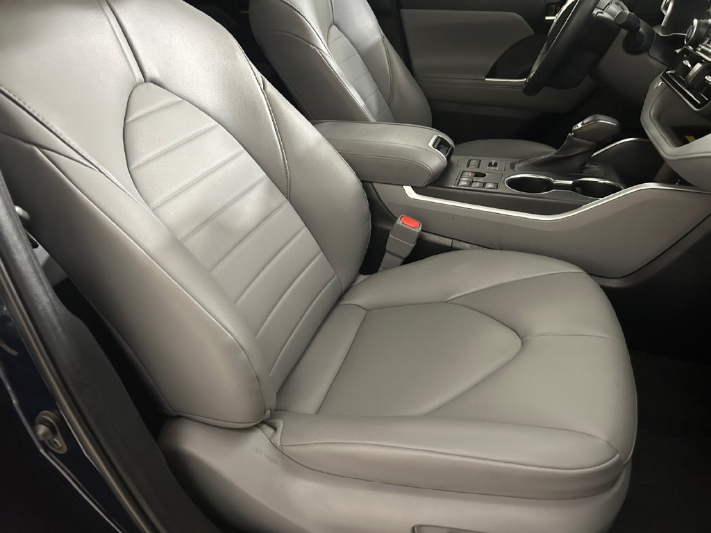 Used 2023  Toyota XLE image 14