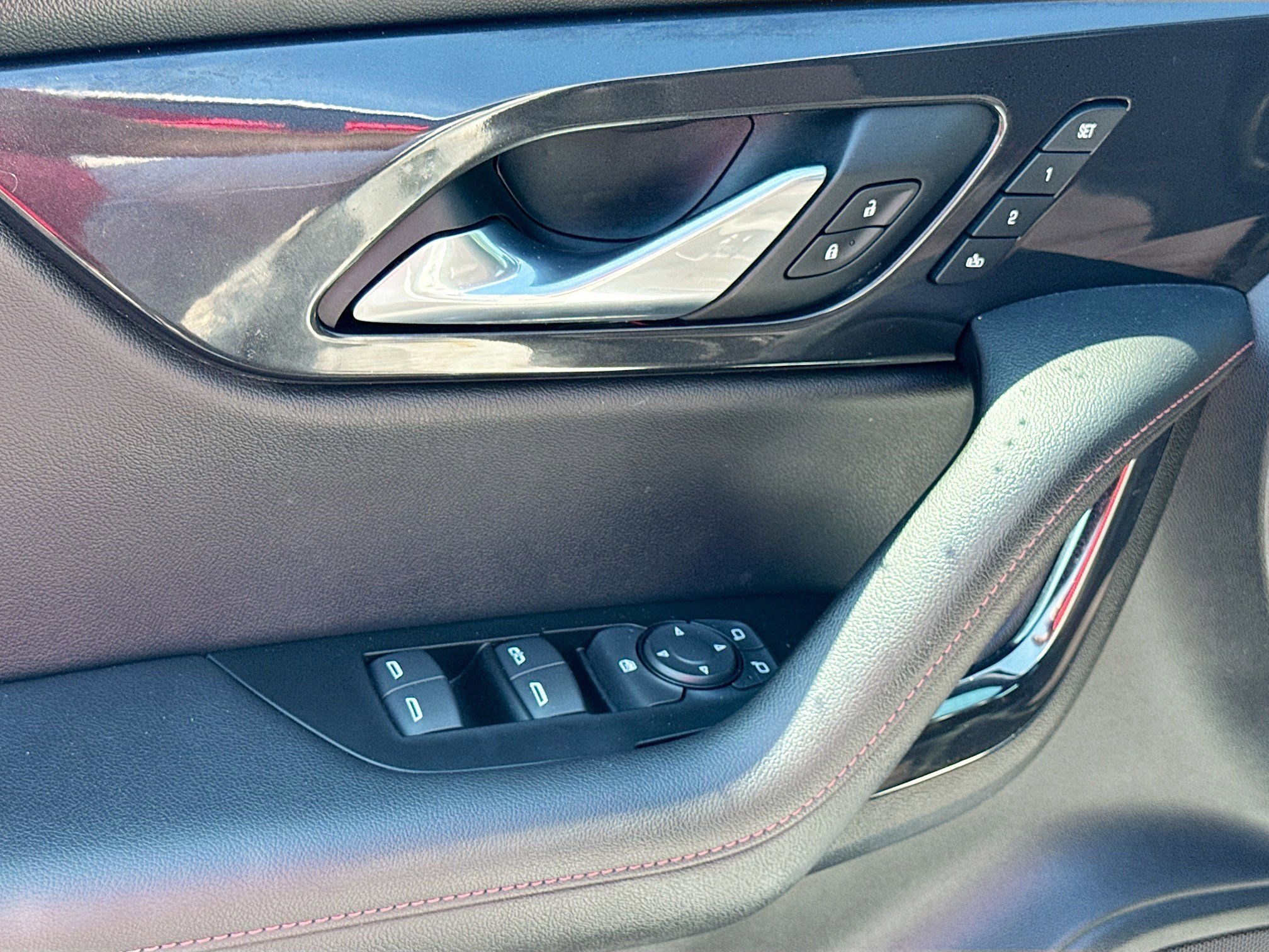 Used 2020 Iridescent Pearl Tricoat Chevrolet RS image 18