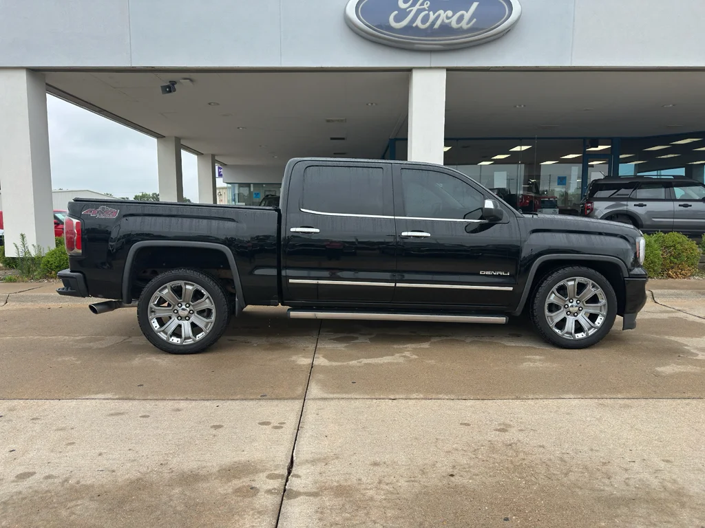 Used 2017 Onyx Black GMC Denali image 7