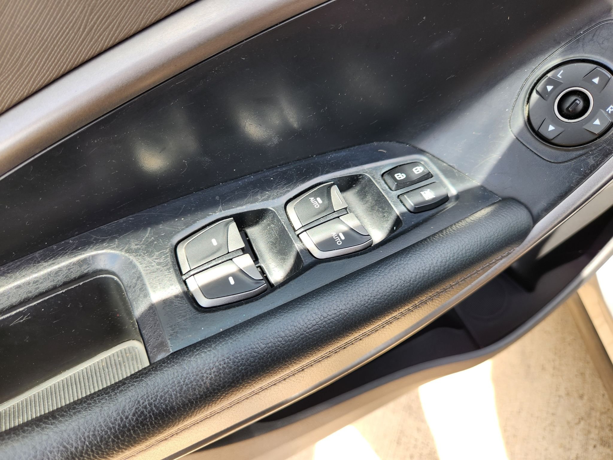 Used 2015 Mineral Gray Hyundai 2.4L (A6) image 25
