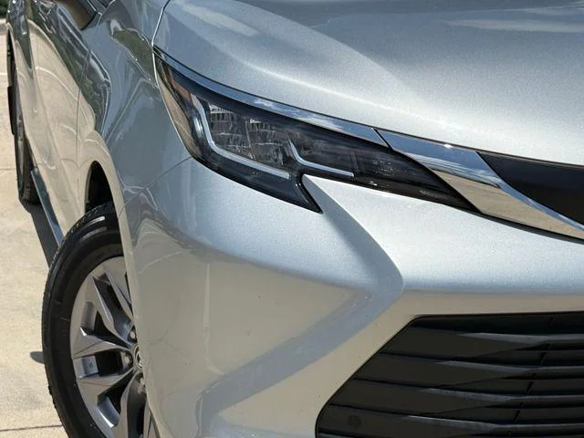 Certified Used 2022 Silver Toyota XLE image 31
