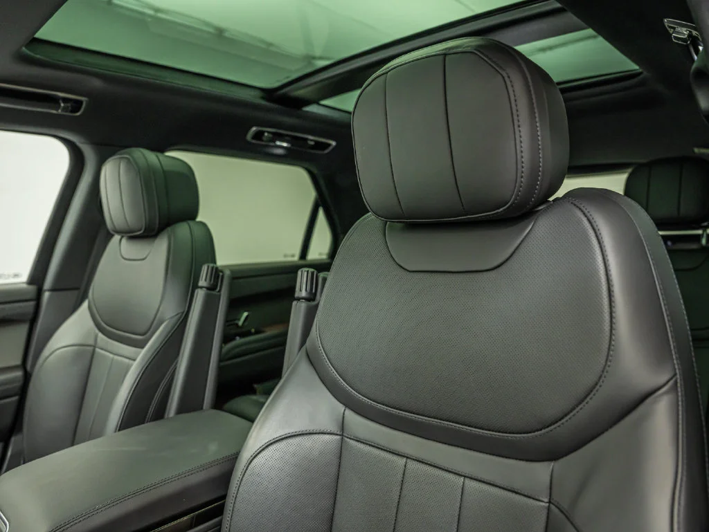 Used 2026 Santorini Black Land Rover SE image 30