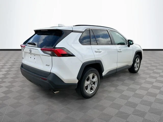 Used 2021 White Toyota XLE image 5