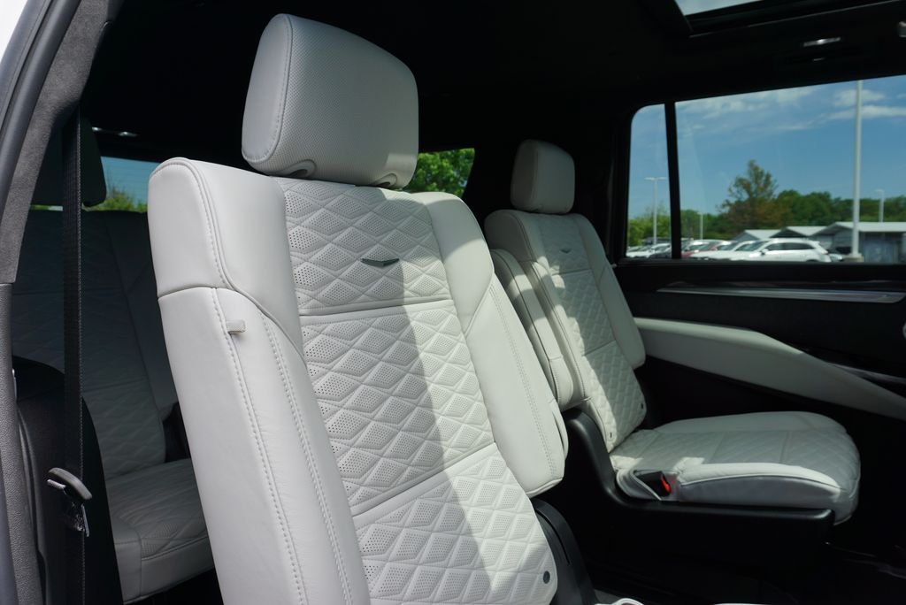 Used 2025 Crystal White Cadillac V-Series image 49