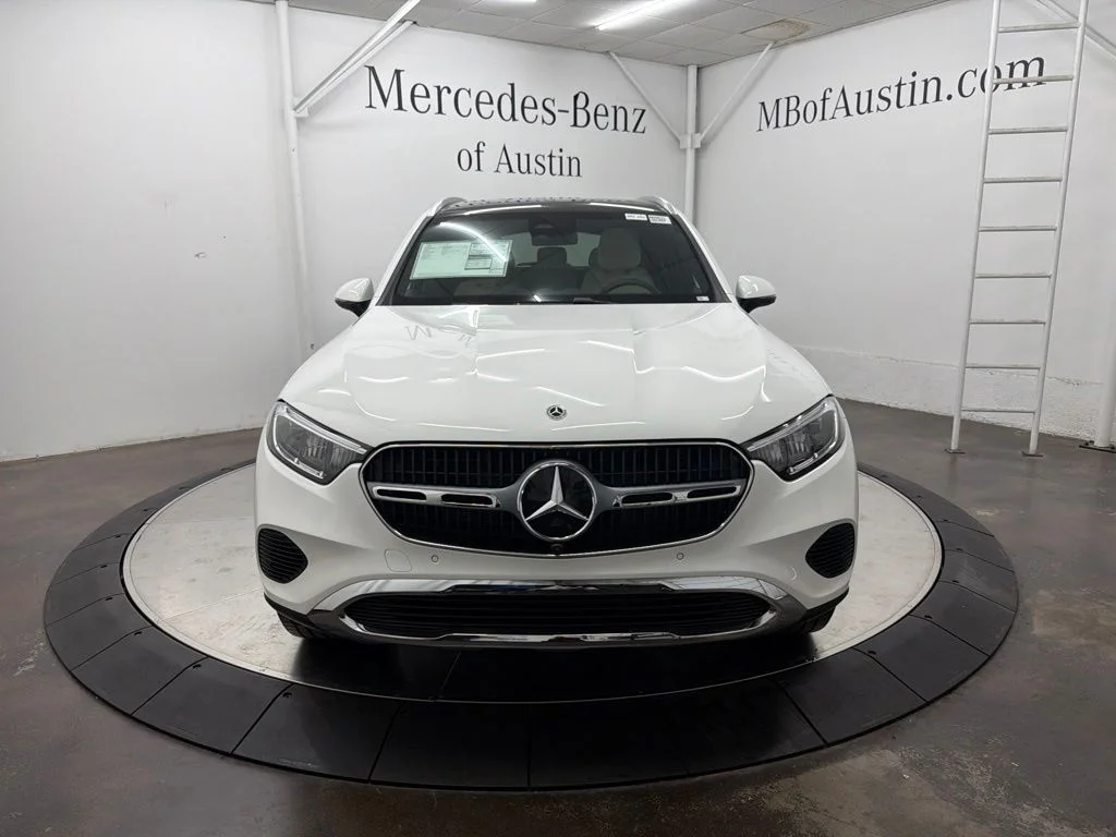 New 2027 White Mercedes-Benz GLC 300 image 2