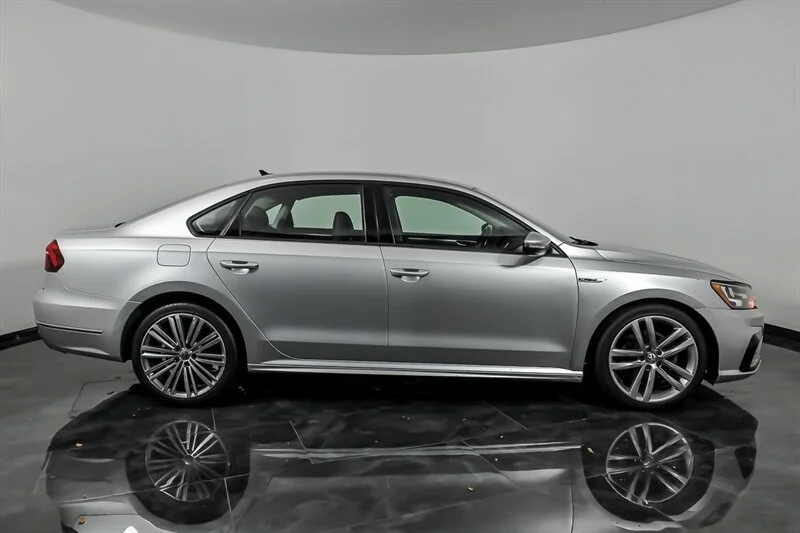 Used 2018 Reflex Silver Metallic Volkswagen 2.0T R-Line image 10
